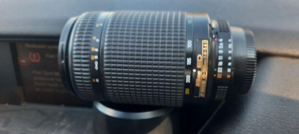 Телефото обектив Nikon 70-300