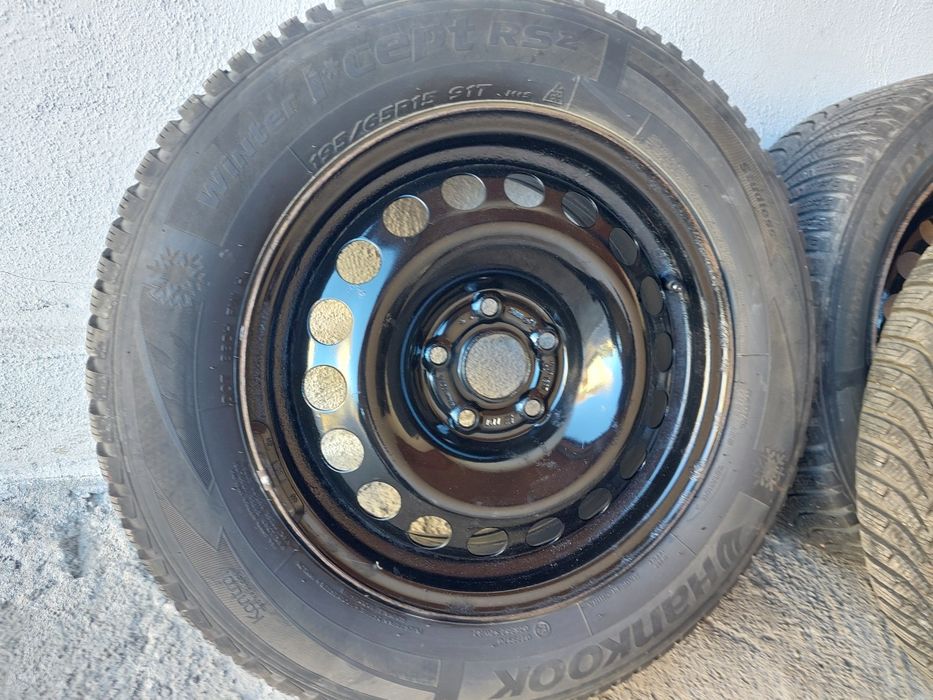 Anvelope iarna cu jante 205  55  r15 + set capace noi