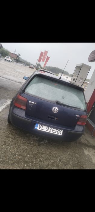 Vând sau schimb golf