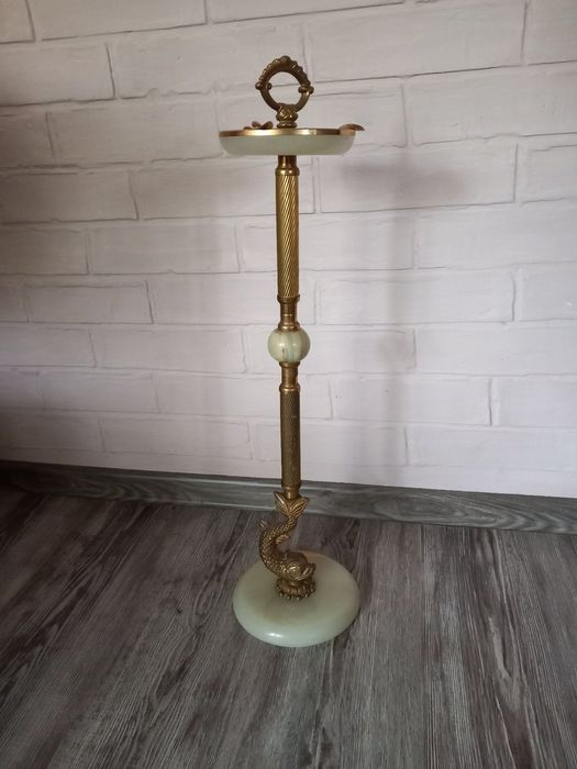 Настолен пепелник