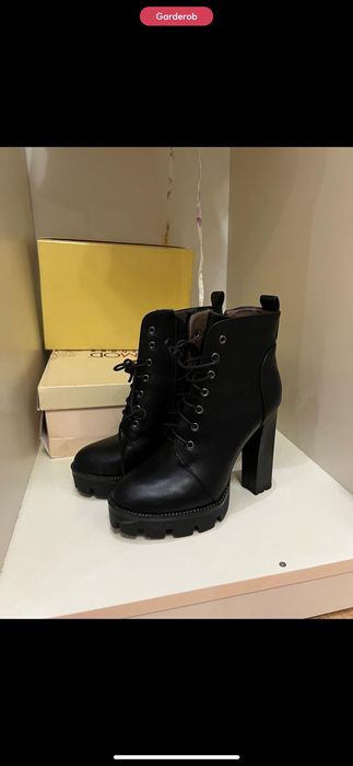 ботинка с каблуком