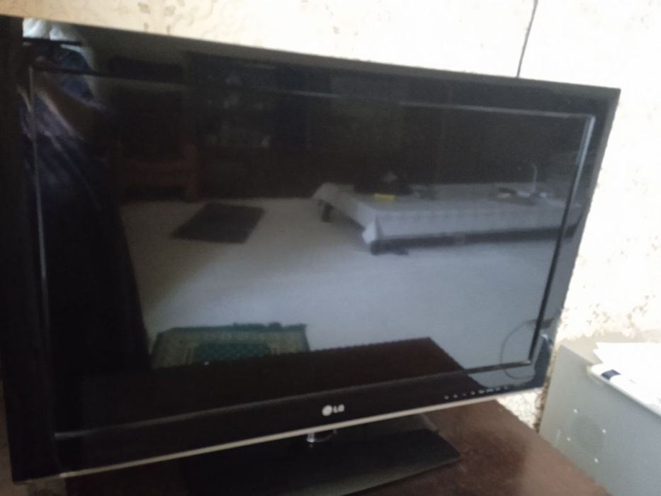 LG телевизор сотилади, яхши сакланган, кирилмаган, чизилмаган, экран