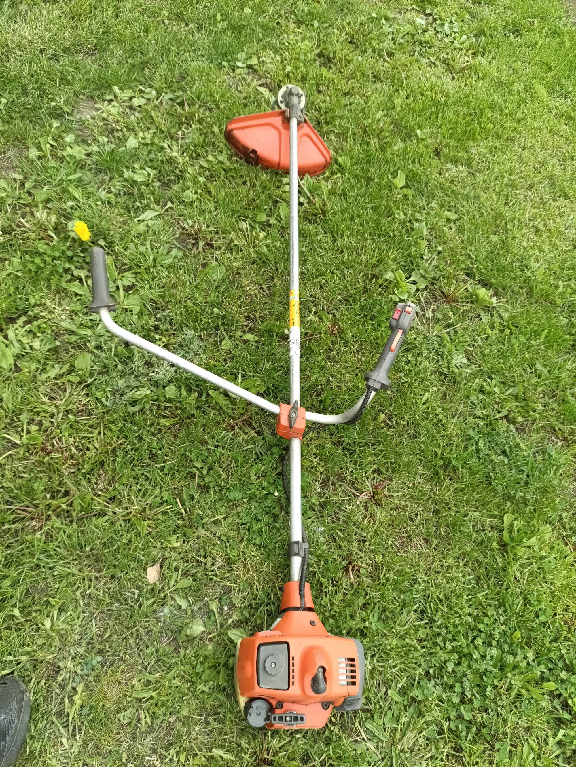 Продавам моторна коса Husqvarna 323 R- втора употреба, изрядна