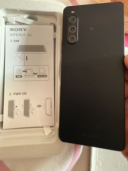 Vand doua telefonae noi