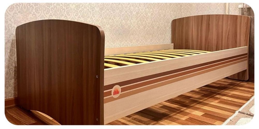 Продам кровать пооизводство россия,плюс матрас