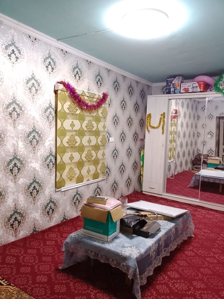 Uy sotiladi. 13 sotix. Srochno sotamiz pul zarur. Hamma sharoiti bor.
