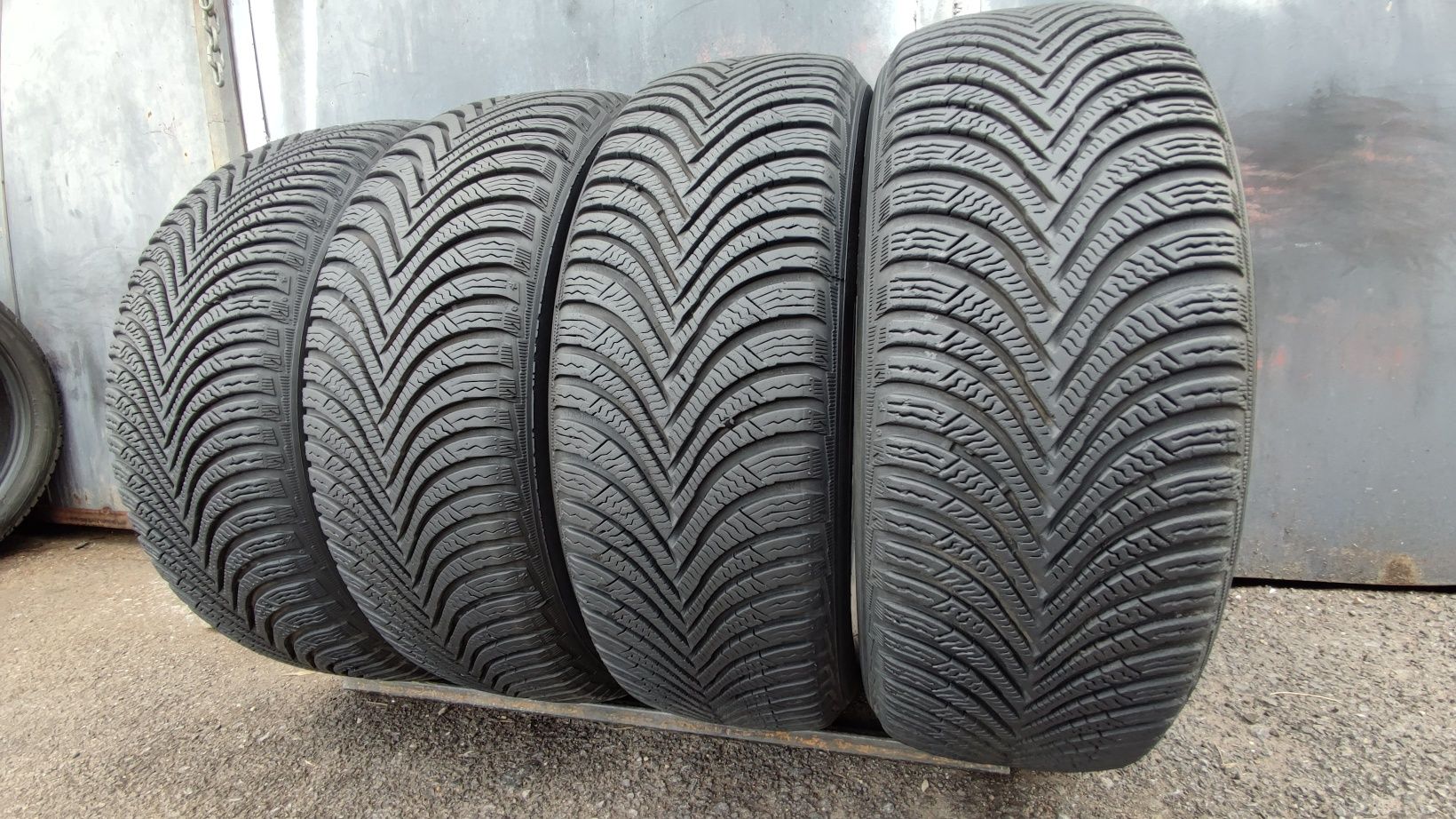 4бр. зимни гуми 205/60/16 Michelin Alpine 5
dot21
8mm
Добро състояние