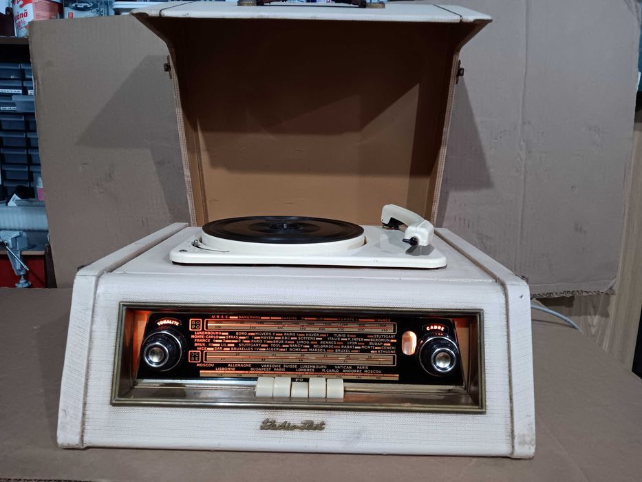 Amplificator Technics, casetofon Grundig , radio Gloria , radio lampi