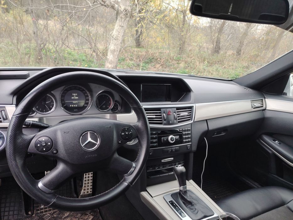 Mercedes E220 170cp usor avariat!
