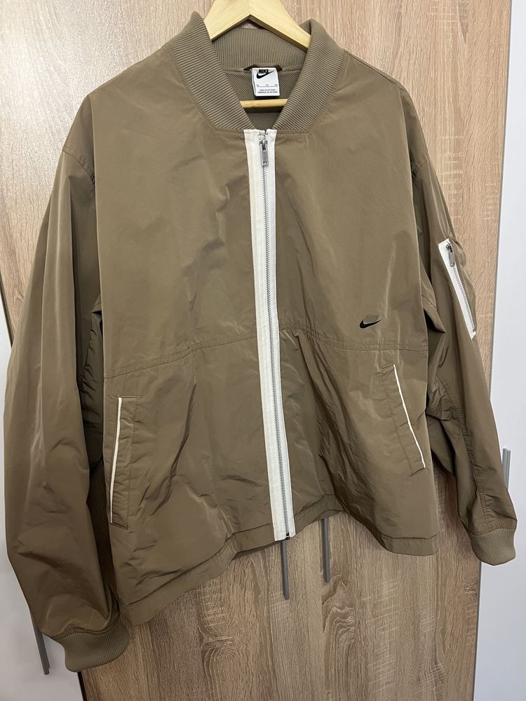 Яке Nike NSW bomber