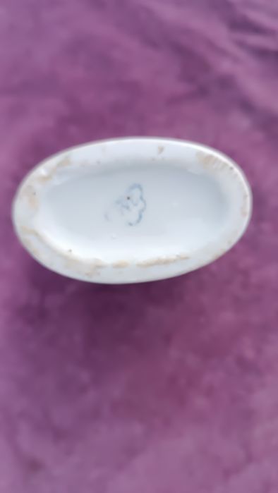 Фарфоровая салфетница