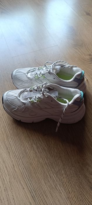 Adidasi zara  nou nouți , mărimea 33, 2 perechi identice