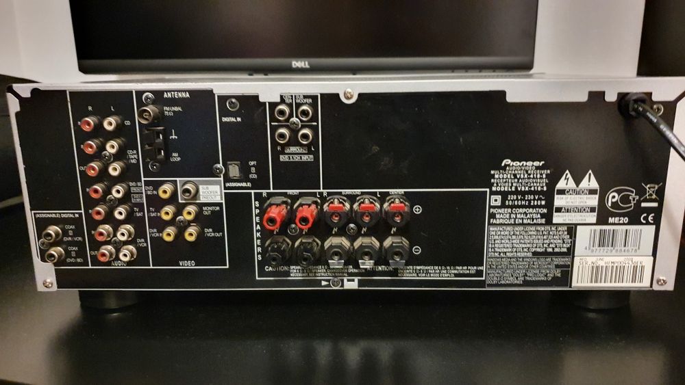 Sistem audio: boxe + stație + subwoofer