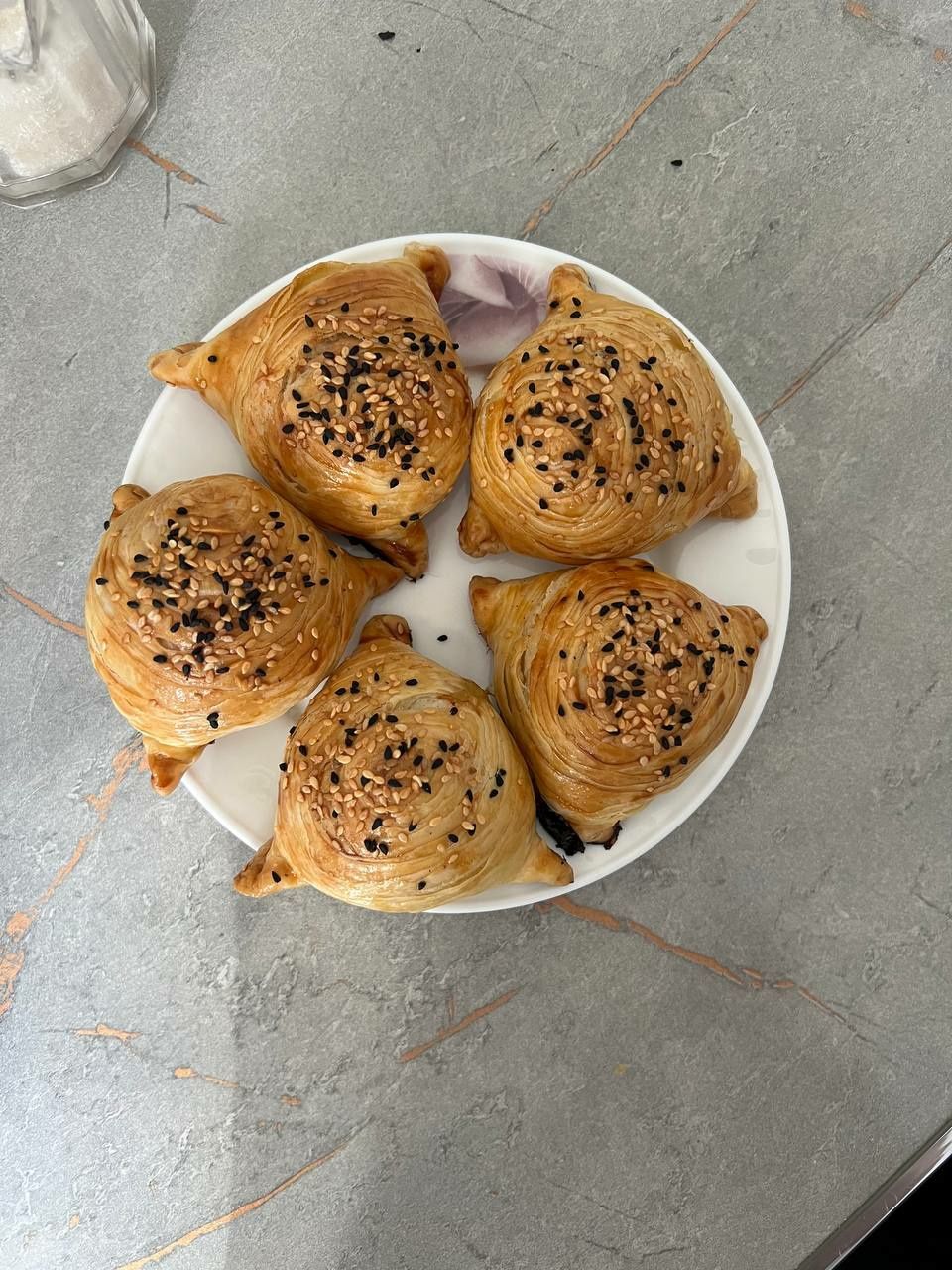 Zakazga xamirla qlaman va navkarga chuchvaralayam bor