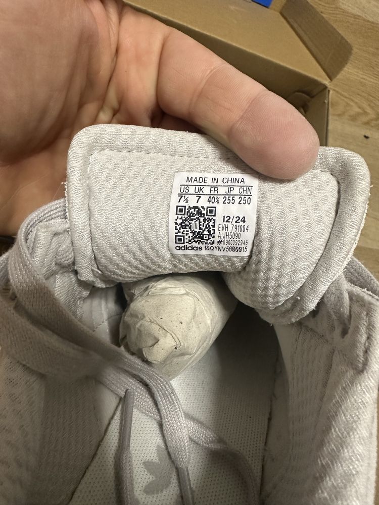 НОВИ Adidas маратонки размер 40, 2/3