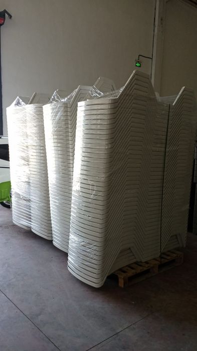 Vand sezlonguri, mese, scaune