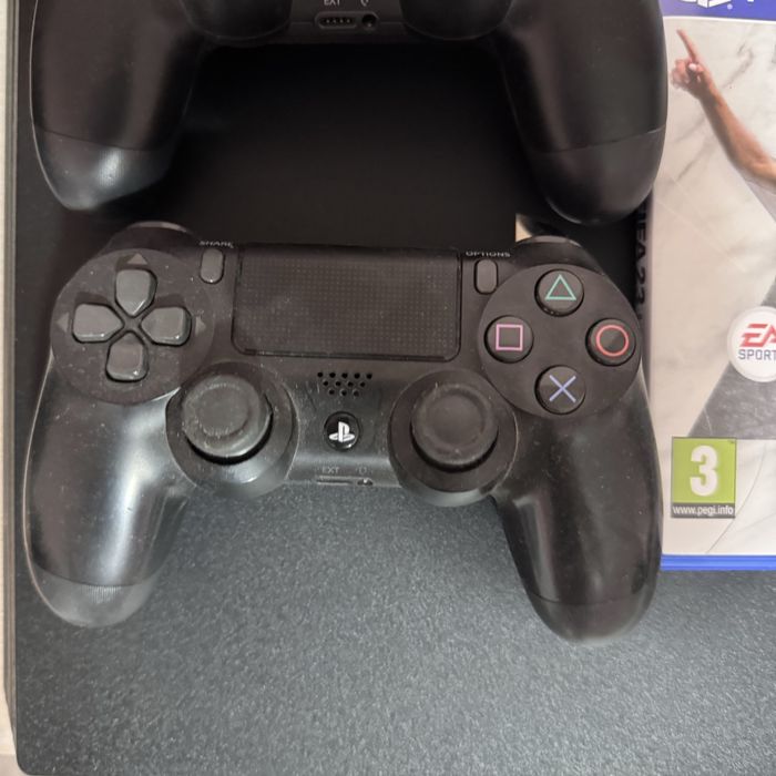 PlayStation 4 Pro 4K 1Tb 1 controller Fifa24