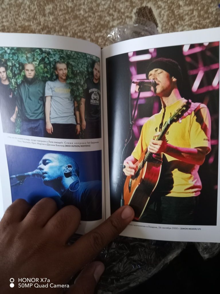 Книга Coldplay сатилади