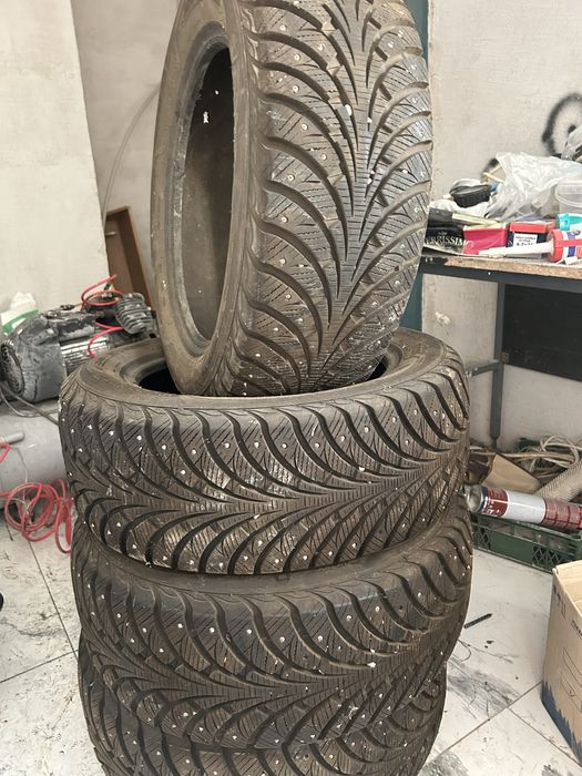 Продам или обменяю зимние шипованные покрышки