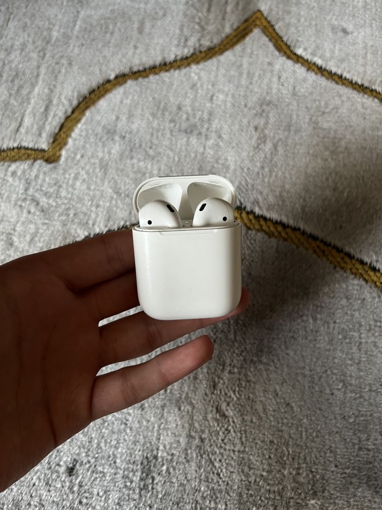 Продам Airpods 2 оригинал в хорошем состоянии