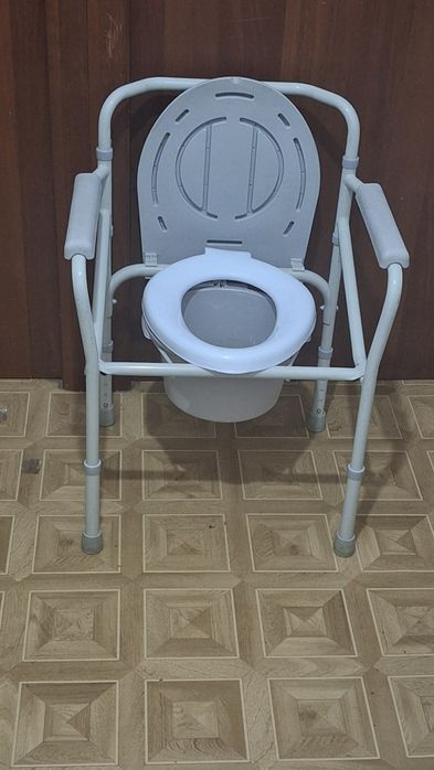 Санитарный стул туалет