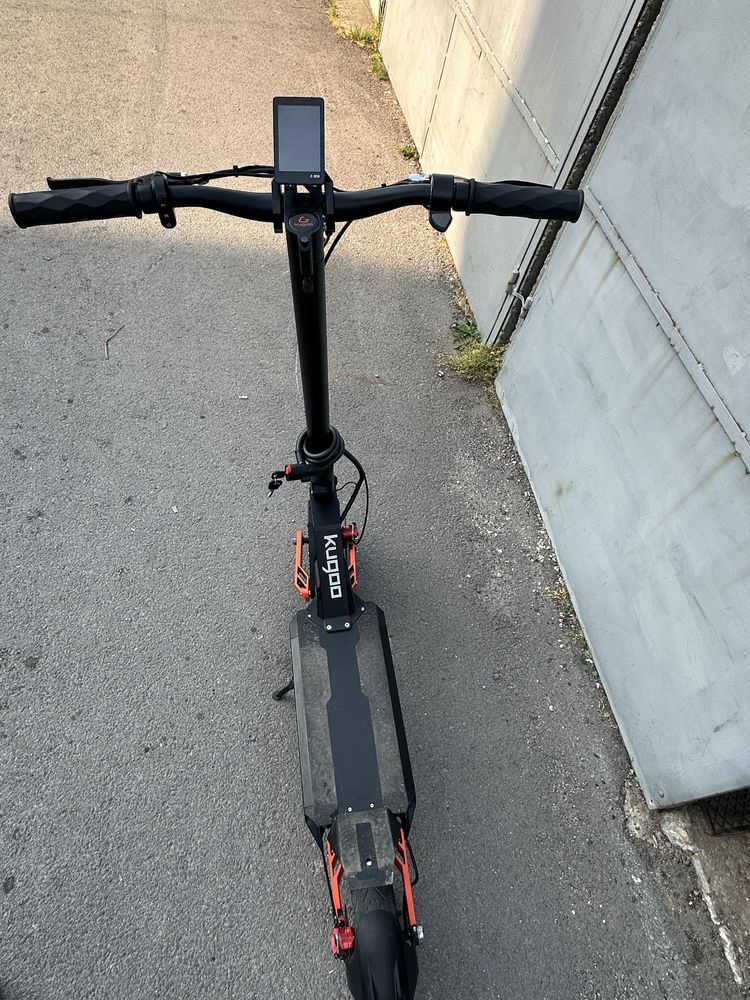 ТОП СЪСТОЯНИЕ!Продавам Електрическа Тротинетка Kugoo G2 MAX2024 1200W