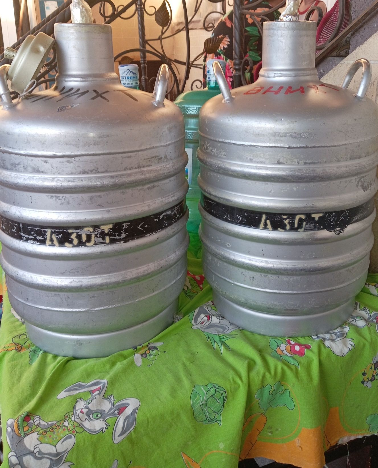 Срочно продам сосуд дьюар для жидкого азота 18 литровые