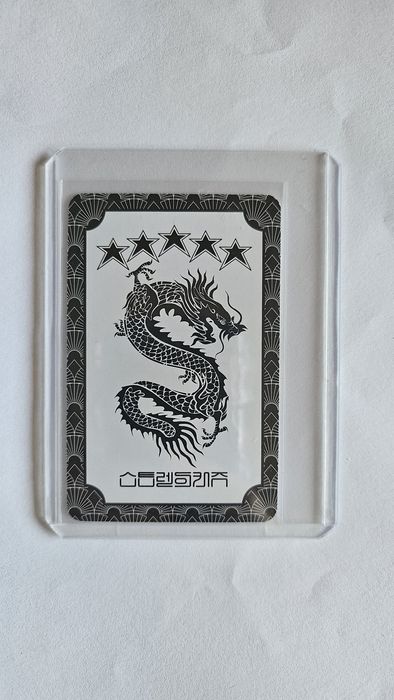 Оригинални картички на I.N Stray Kids