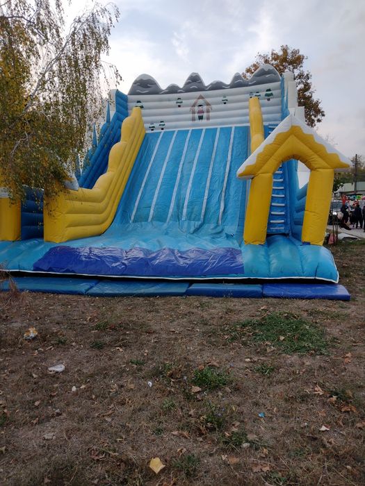 Надуваем батут (пързалка)