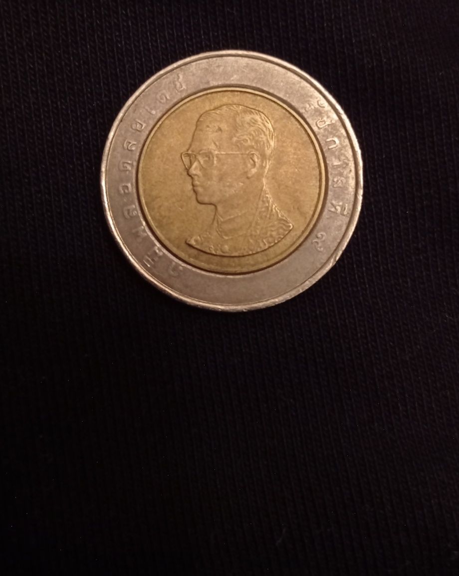 Medalie oficială franceza. .10 baht thailandez,1 Dirham Dubai