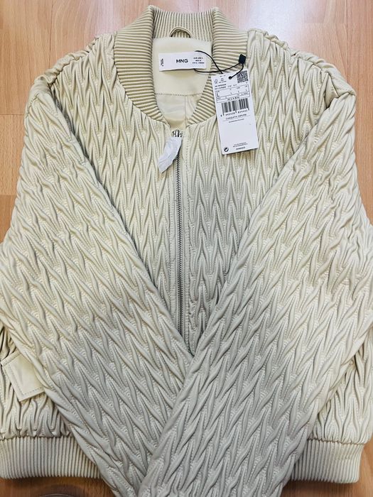 Чисто ново яке Mango