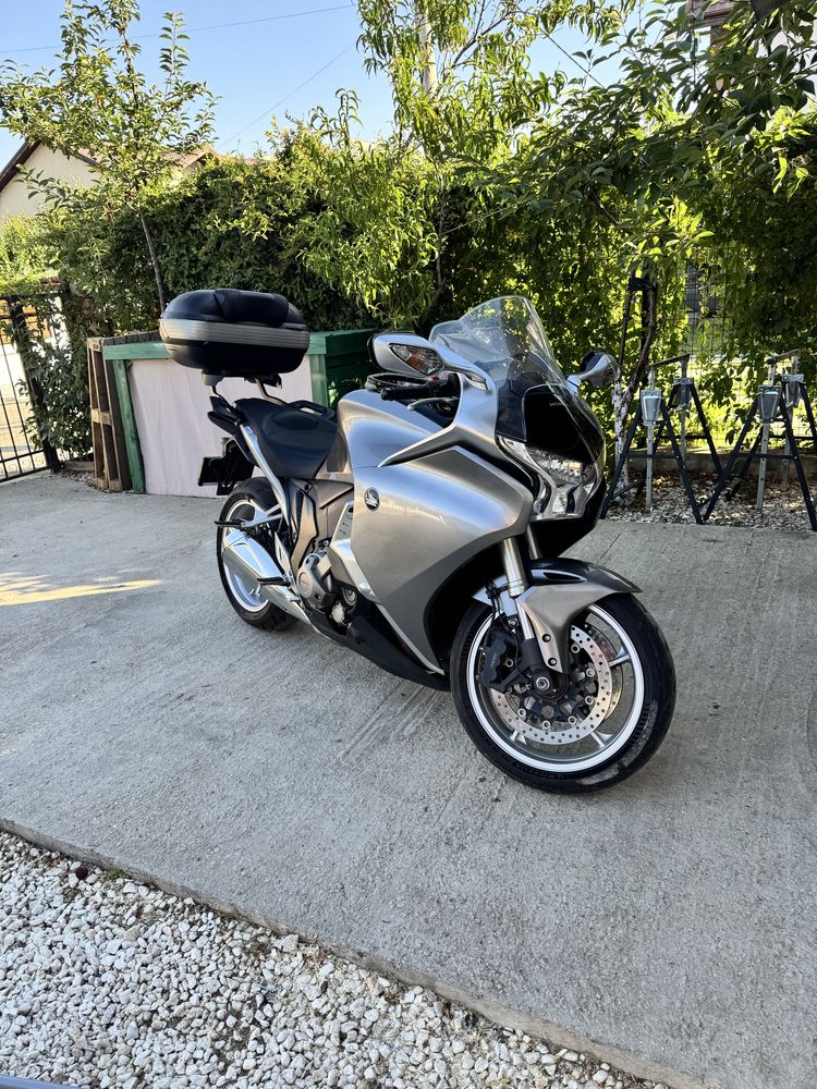 Vand Honda Vfr1200fd dct automata
