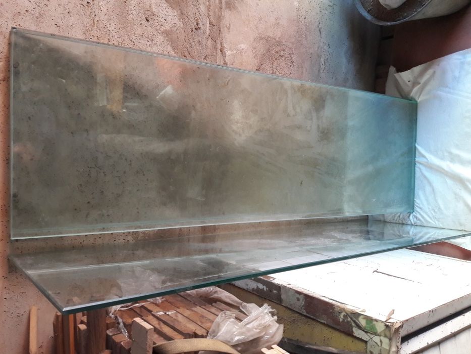 продам стекло 8мм и 3.5мм стойки стеклянные для прилавков в магазин