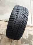 O bucată 225/45 R17 M+S iarnă - una Bridgestone Yokohama