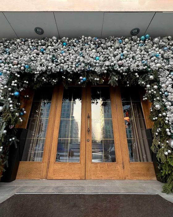 Новогодняя арка и новогодний декор