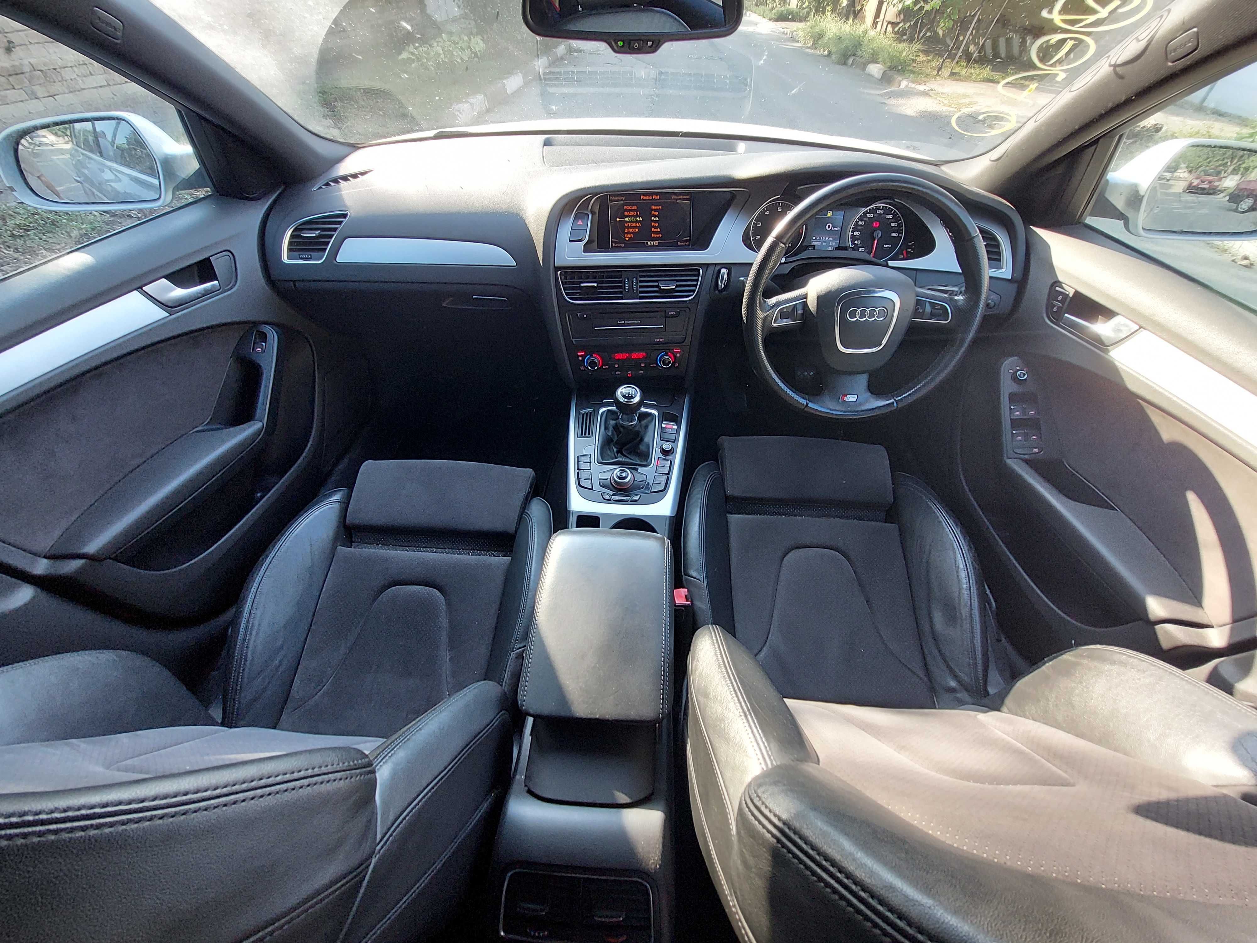 На Части:Audi A4 B8 1.8 TFSI 120 к.с. 2010 Налична ръчна скор. кутия!