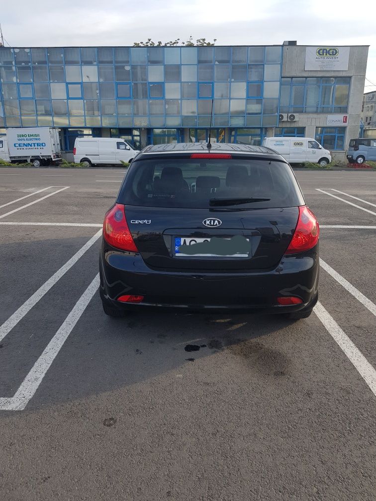 Vînd kia ceed  14 benzină