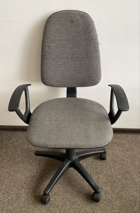 Стулья на колесах