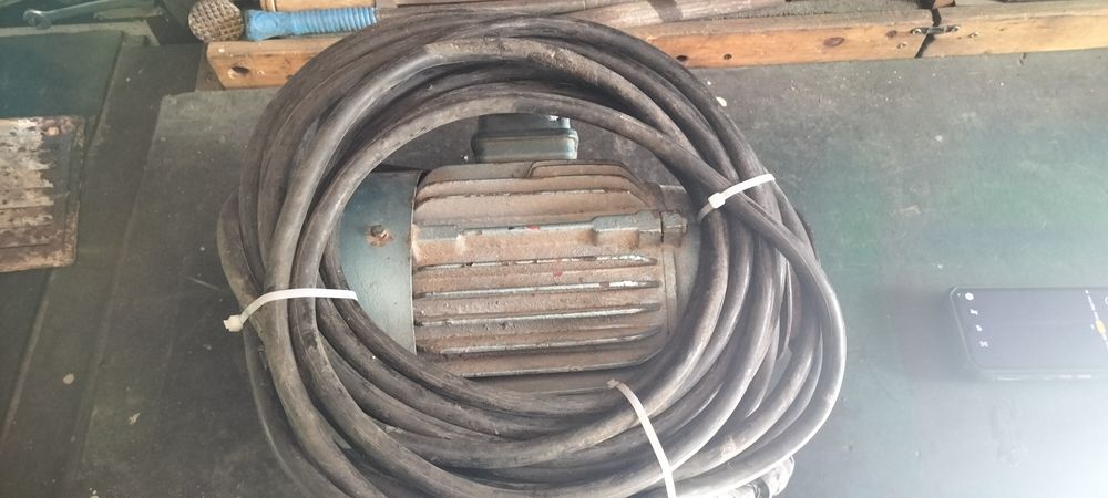 Vând motor electric la 220 volți 5 kw