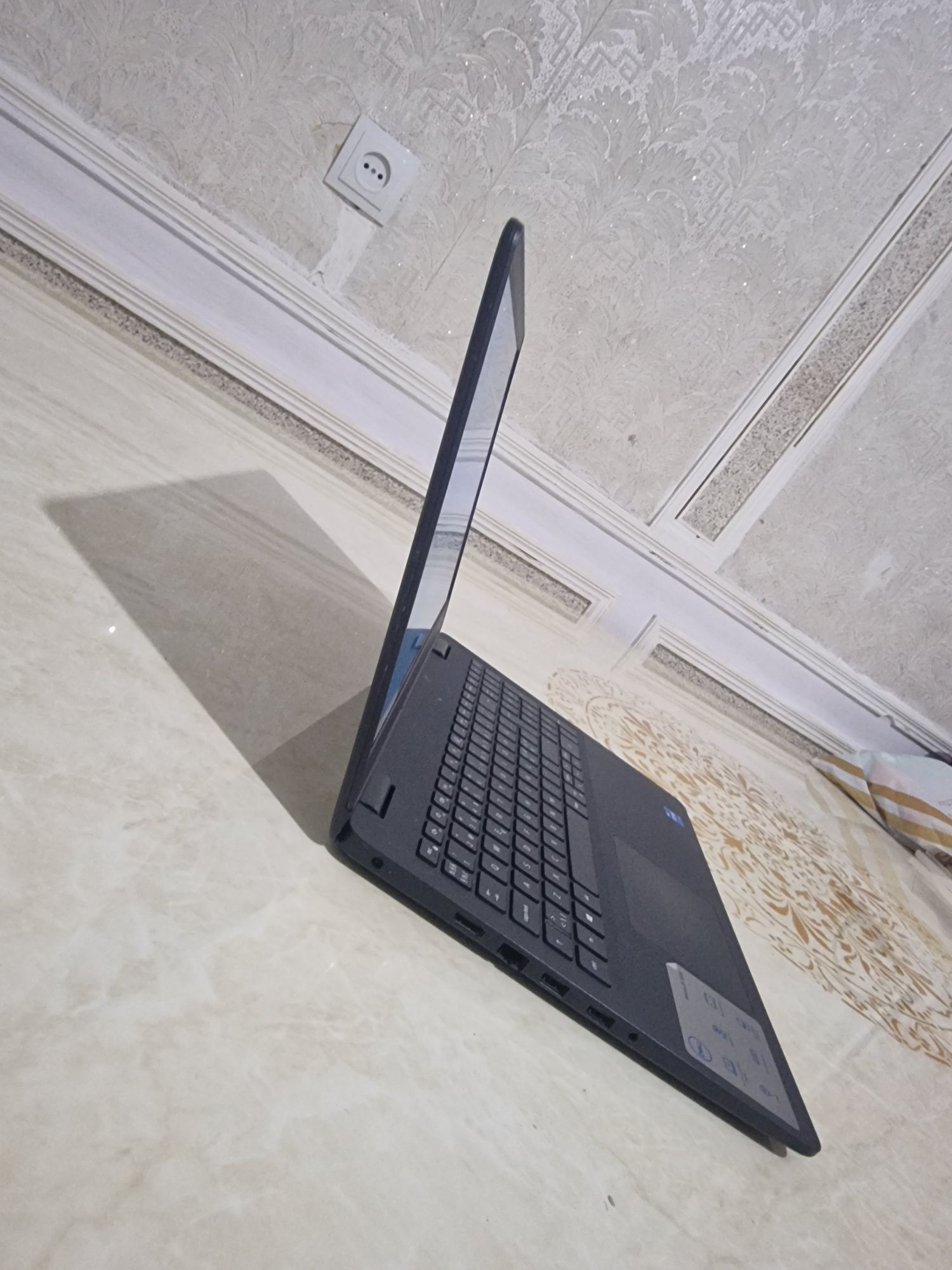 Dell Core i5-1135g7 operativka 16gb ddr4 hotira 256gb m2ssd