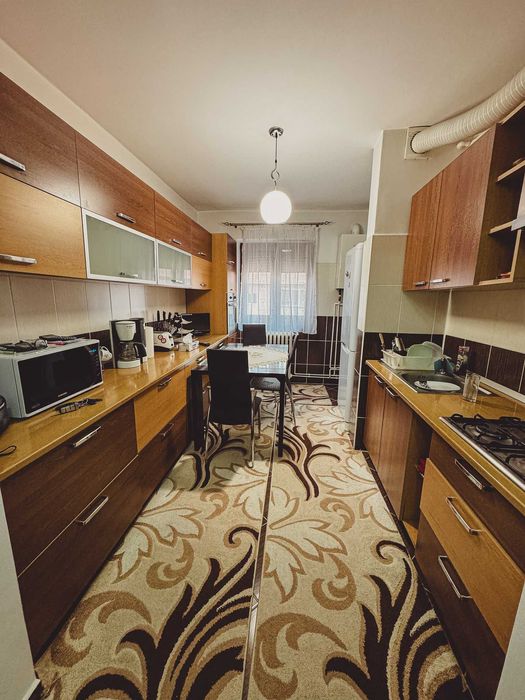 Apartament 2 camere de vânzare Strada Eroilor (lângă Farmacia Catena)