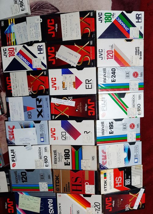 Vând casete video filme vechi traduse vocal în stare bună