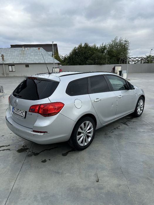 Opel Astra J 1.7cdti 110cp 2013