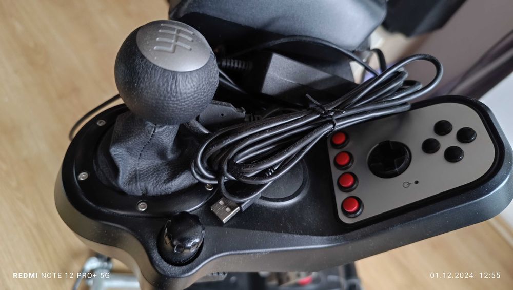 игрови волан Logitech G27 Racing Wheel и стойка Wheel Stand Pro