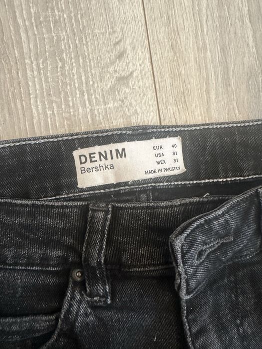 Blugi barbati negri bershka fara scame sau defecte