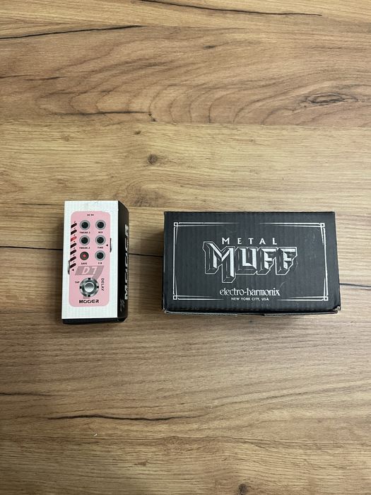 Pedala de delay Mooer D7 + Pedala distors EHX Nano Metal Muff
