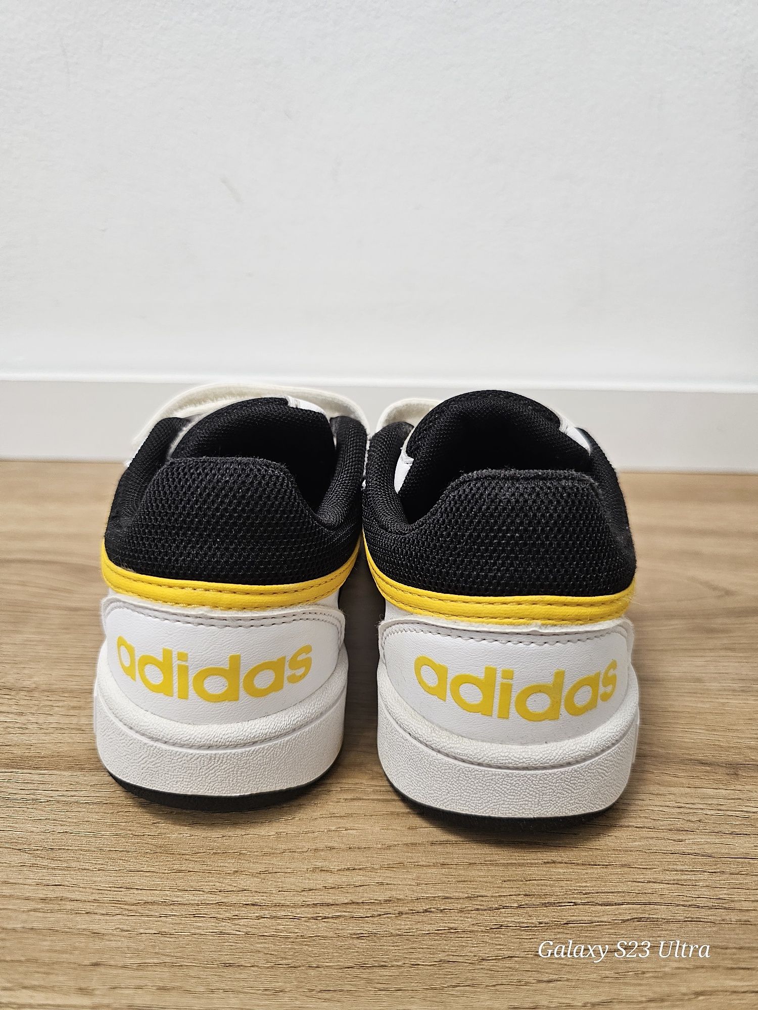 Обувки/маратонки Adidas