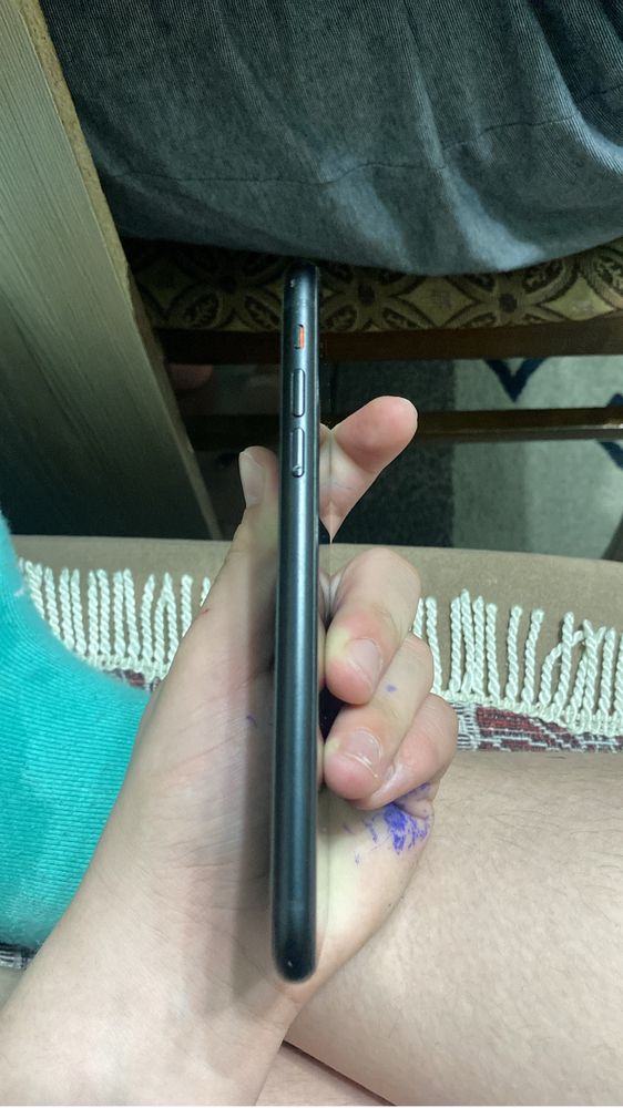 Продам айфон xr.