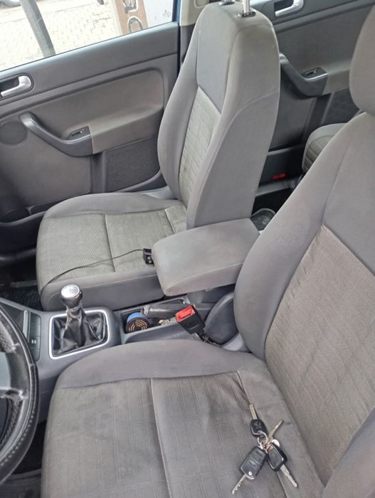 Vând Golf plus 5 1.9