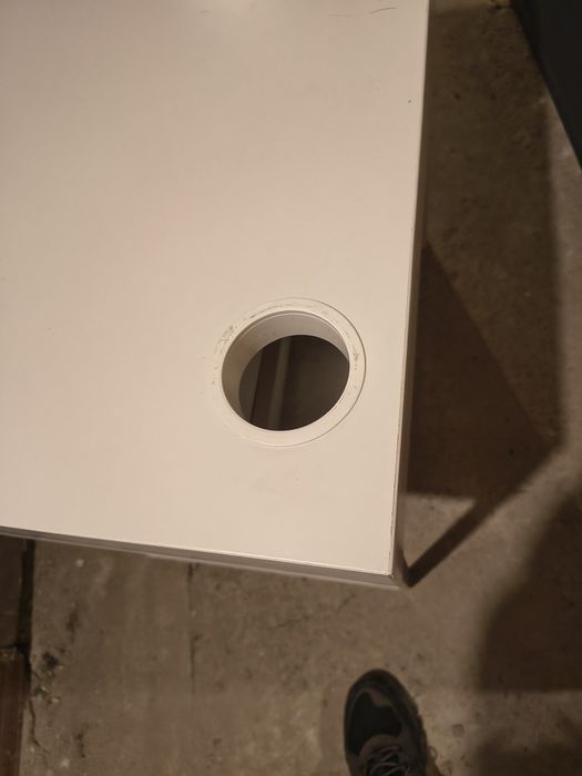 Продавам детско  компютърно  бюро Икеа